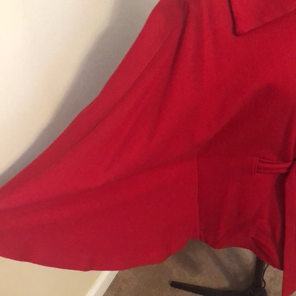 Red Cape - Picture 2 of 7